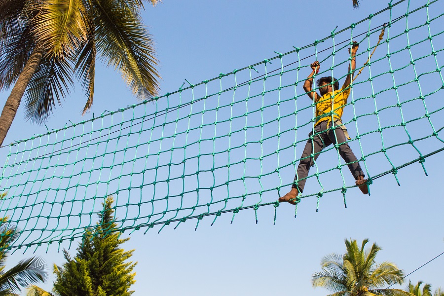 Single line bridge rope activity